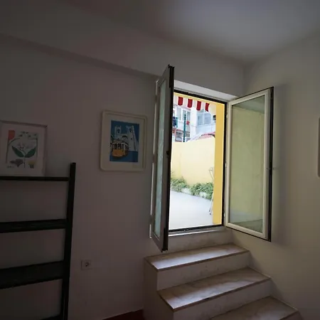 T2 2 Bedroom Flat In Arroios Lisboa